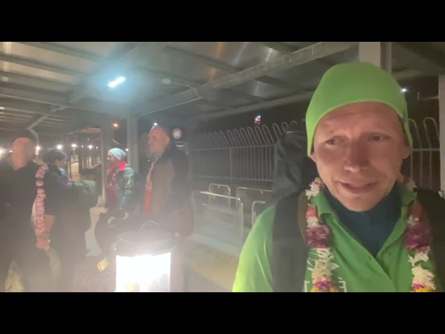 Hazaérkeztek a Krisna-hívő ételosztók!