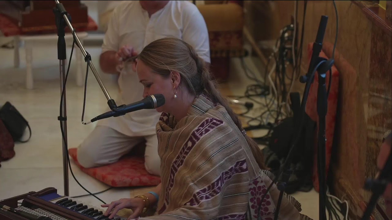 Nityānanda Trayodasi Ünnep. Délutáni Bhajan. Budapest