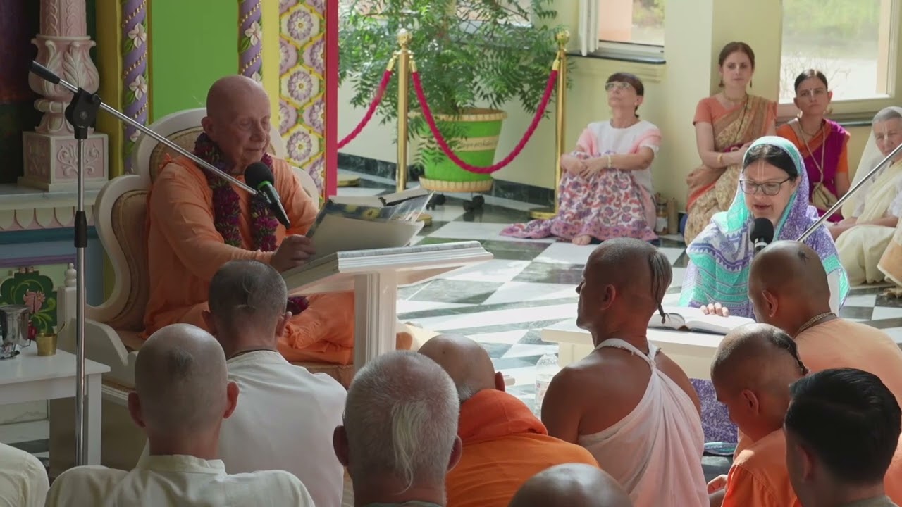Candramauli Swami Maharaj – Janmastami morning class /  reggeli lecke