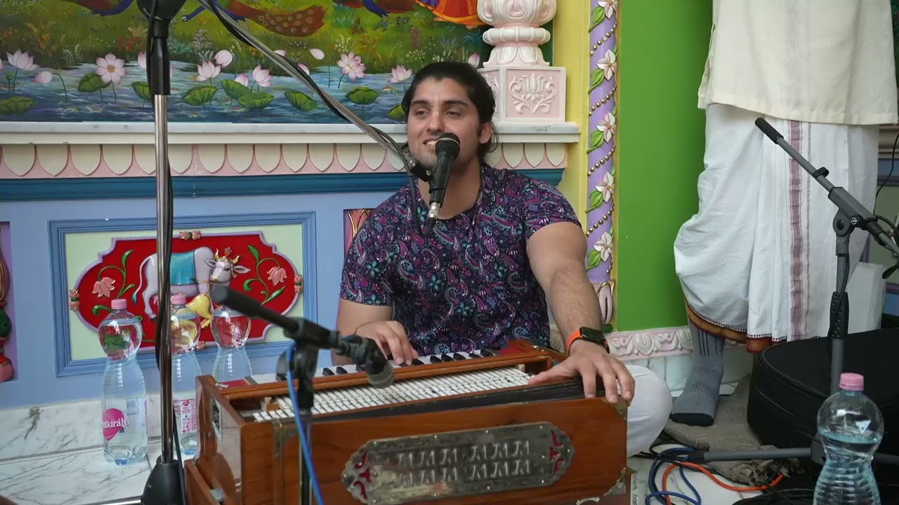 Yogindra Prabhu – Gaura arati on Nrisimha Caturdasi