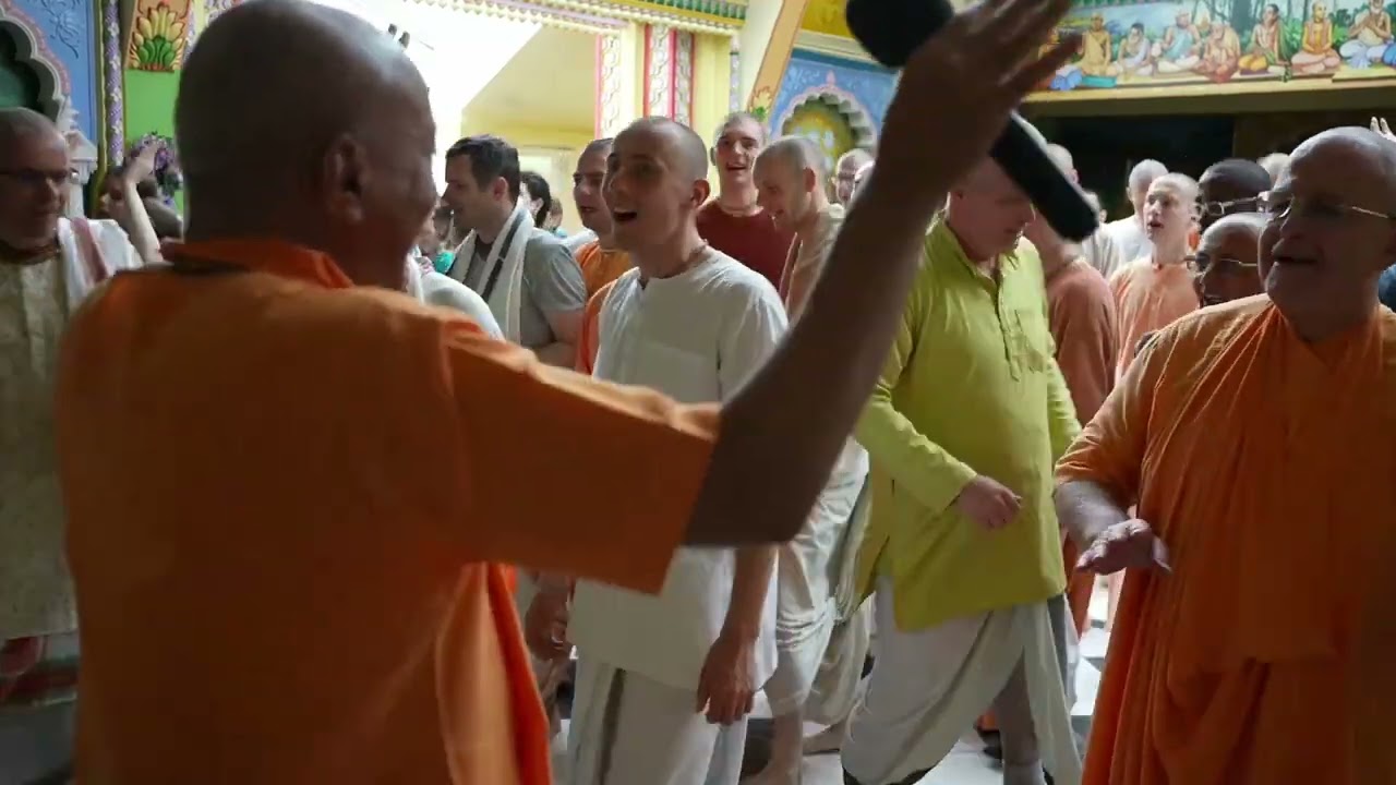 Devamrta Swami – kirtan on Sivarama Swami’s vyasa-puja