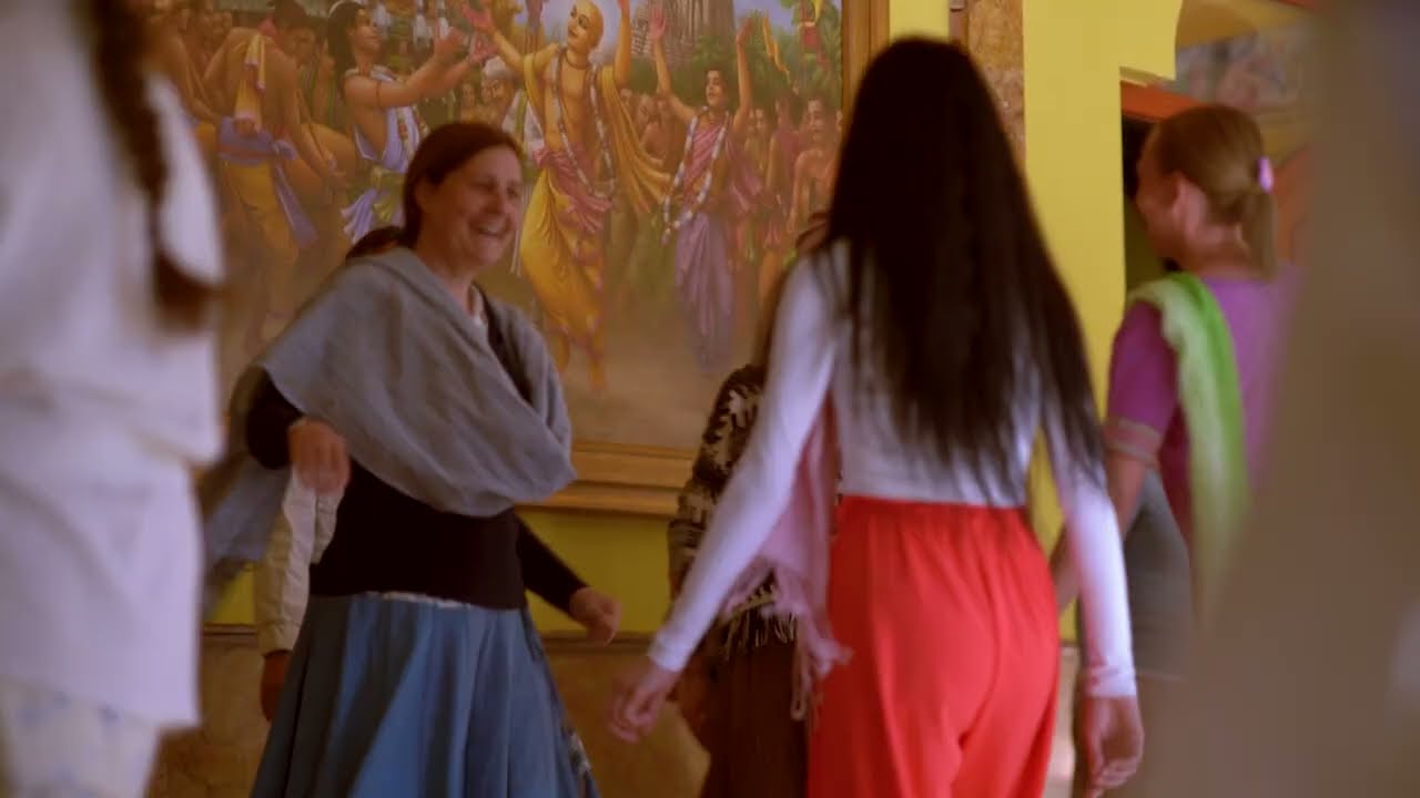 Így ünneplünk mi – Bhaktivedanta nap 2025 diákokkal és tanárokkal