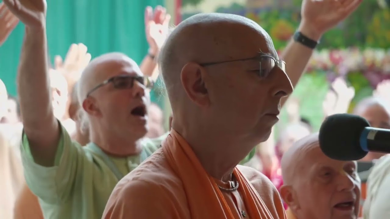 H.H. Niranjana Swami – Janmastami morning kirtan – 2024