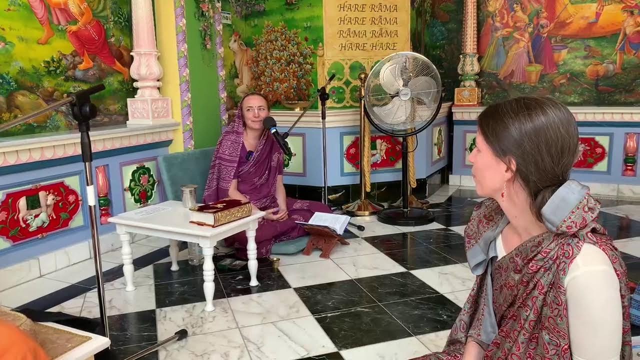 Srila Devāmrita Maharāja fogadása, lecke és avatás