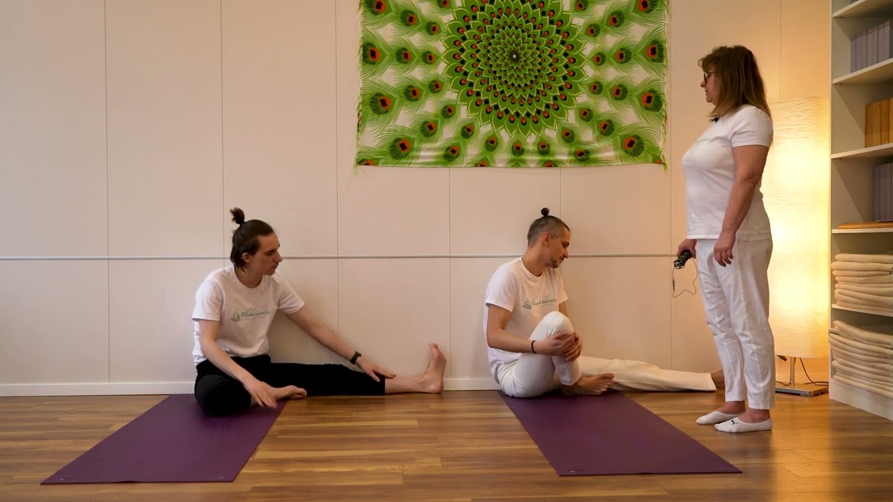 Az 5 legjobb ászana a falnál (lusta jóga)