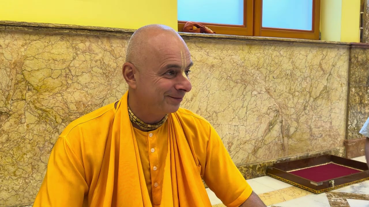 Kirtan. Bhakti főiskola hallgatókkal.  Bhaktipāda Gosvāmī